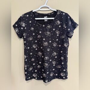 🔴2/$10 SALE🔴Black T-Shirt with Gift Print